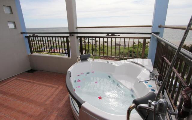 Beachside Condominium