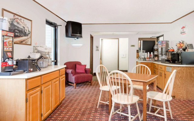 Super 8 by Wyndham La Vale/Cumberland Area