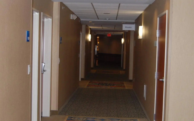 Holiday Inn Express Hotel & Suites Auburn Hills by IHG