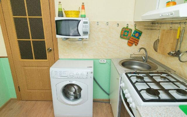 Etazhi Na Malysheva 4B Apartment