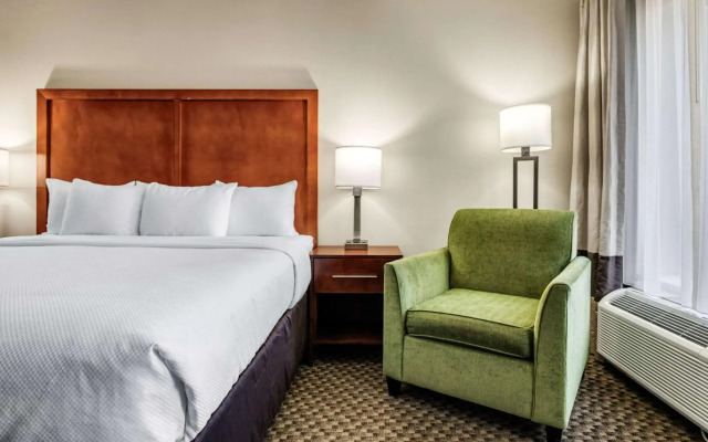 Comfort Inn & Suites Logan Near University