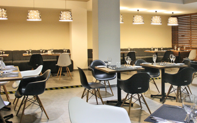 Amphitryon City Hotel