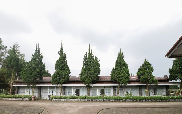 Airy Lembang Villa Istana Bunga Tulip Bandung