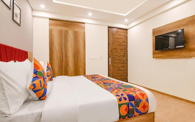 Saltstayz Select - Huda City Center
