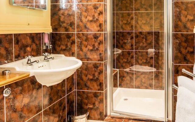 The Half Moon Inn & Country Lodge Mudford