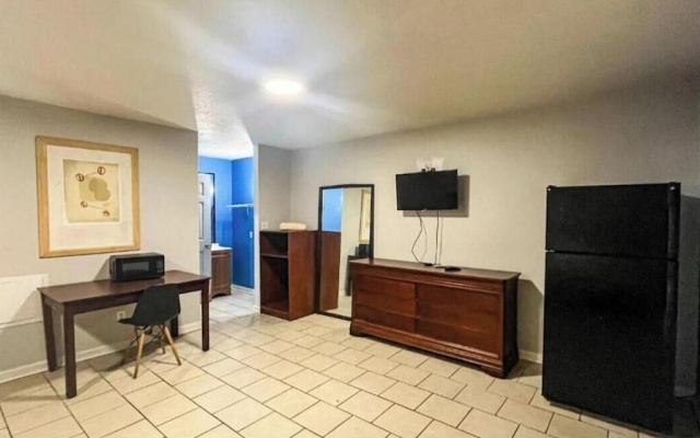 Studio 6 Suites – Albany, GA