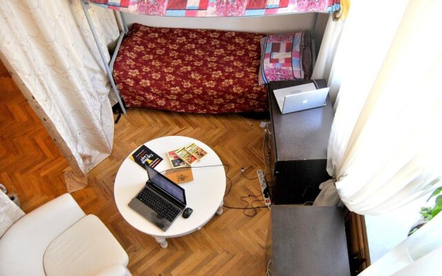 Horse Hostel