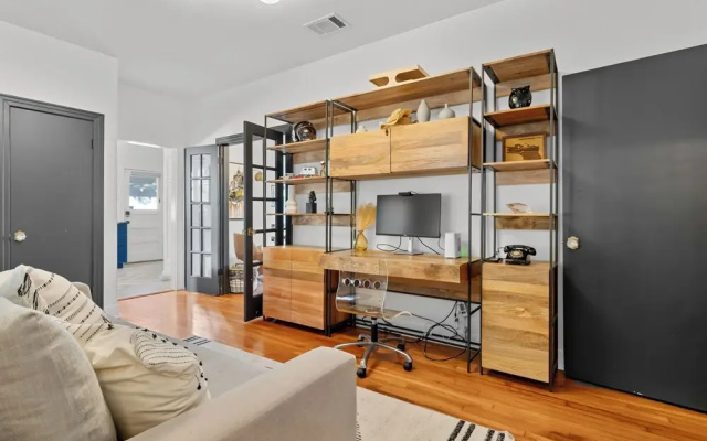 2 Mi to Downtown Austin: Family Home w/ Porch!
