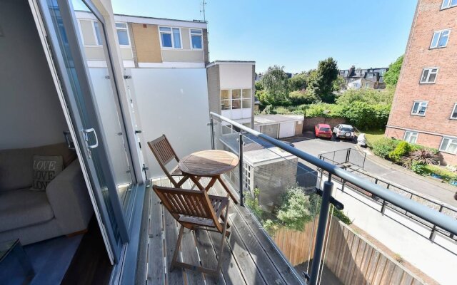 Superb Apt For 6 W Balcony, 10Mins To East Putney