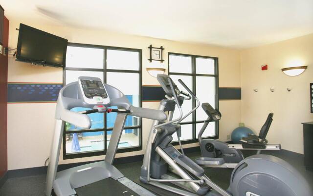 Hampton Inn & Suites Chesapeake-Square Mall