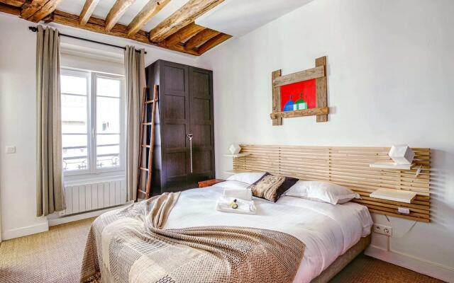 Loft Inspired Flat Near Montmartre, Sleeps 4