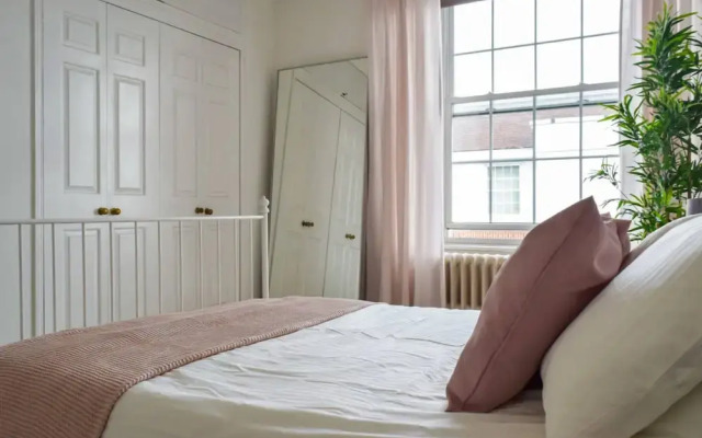 Spacious 4 Bedroom West London Flat