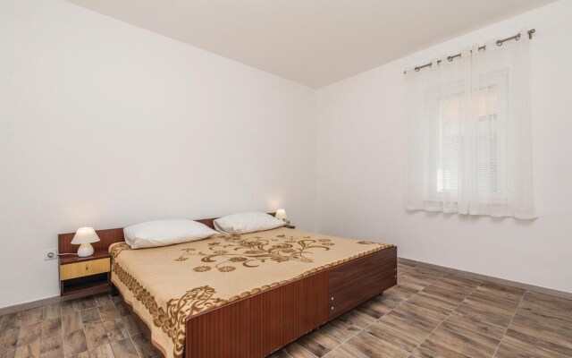 Stunning Home in Mandre With Wifi and 2 Bedrooms