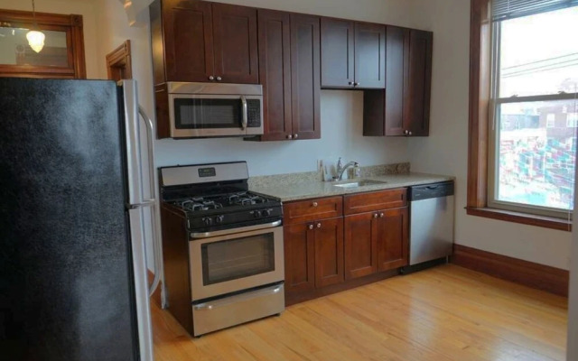 Light-filled Chicago Charmer in Wicker Park