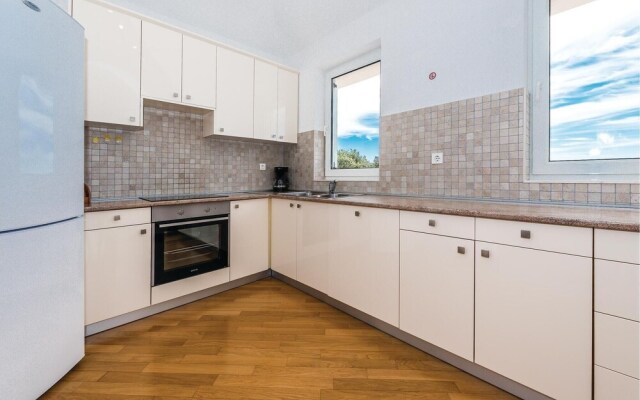 Beautiful Home in Primosten With Wifi and 6 Bedrooms