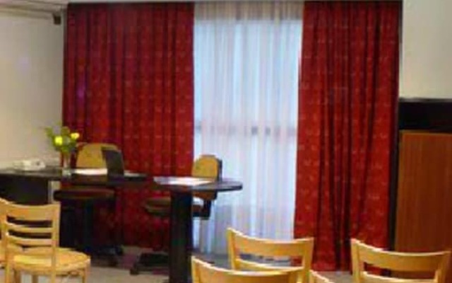 Reina Victoria Suites & Towers
