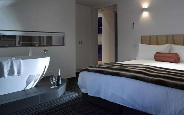 Salamanca Wharf Hotel