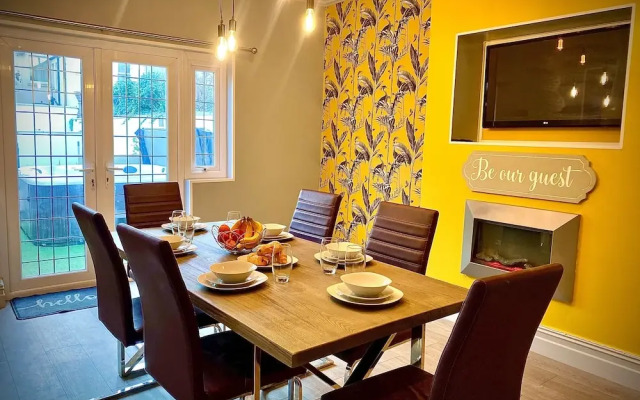 Captivating 4-bed Hot Tub House in Blackpool