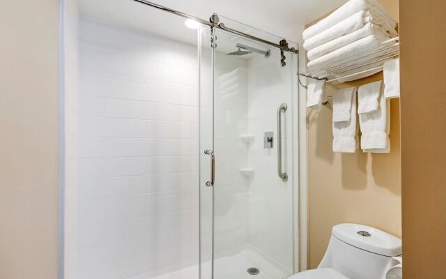 Best Western Plus Grand Castle Inn & Suites