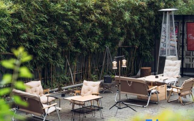 Live there (Shenzhen Longgang University Sports Center)