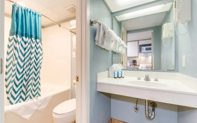 Oceanfront Boardwalk Condo w Private Balcony & Close to the Beach
