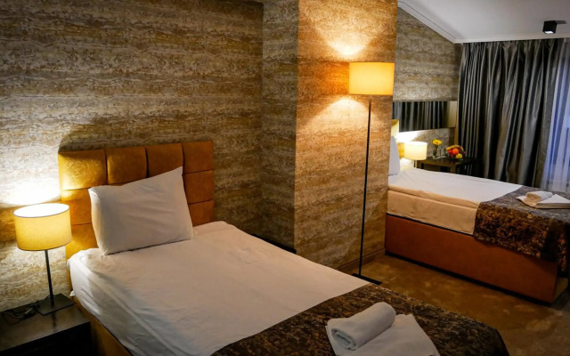Riverside Boutique Hotel