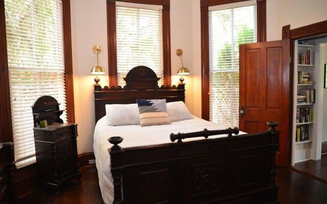 Brava House Bed and Breakfast