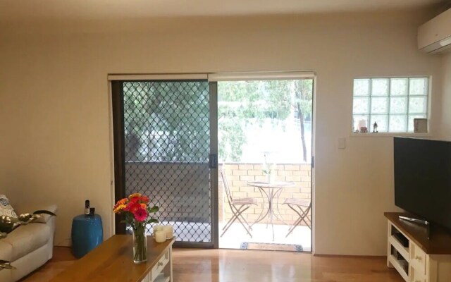 Modern Apartment Close to Randwick UNSW And City