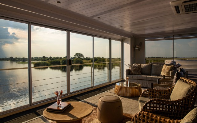 Zambezi Queen by Mantis