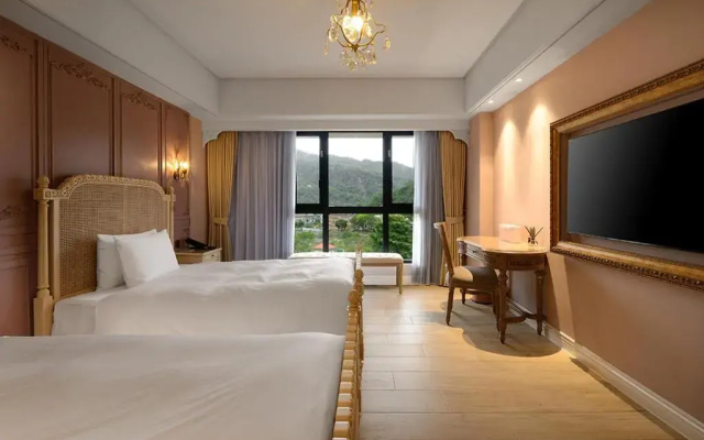 Grasse Grace Manor