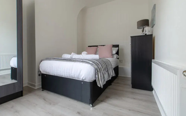 Lux Apartments 4 Bedroom House Sutcliffe