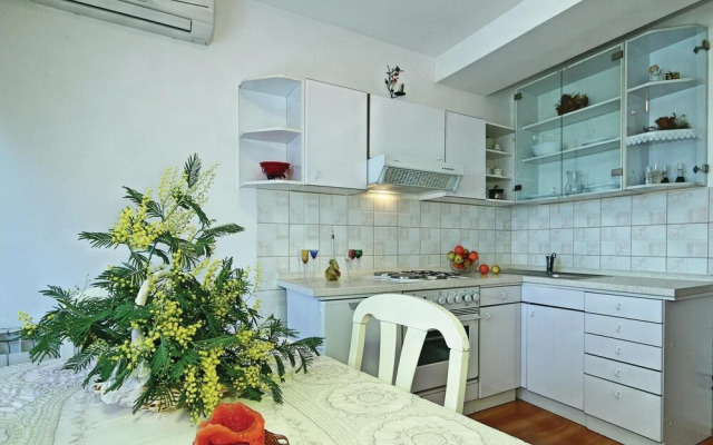 Amazing Home in Tar-vabriga With Wifi and 2 Bedrooms
