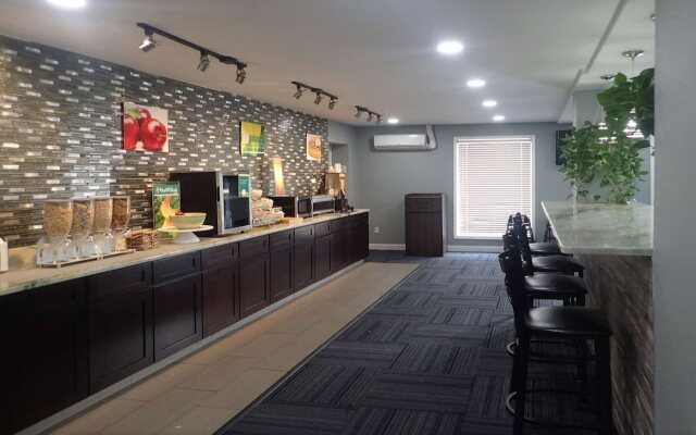 Suburban Studios Verona - Staunton North