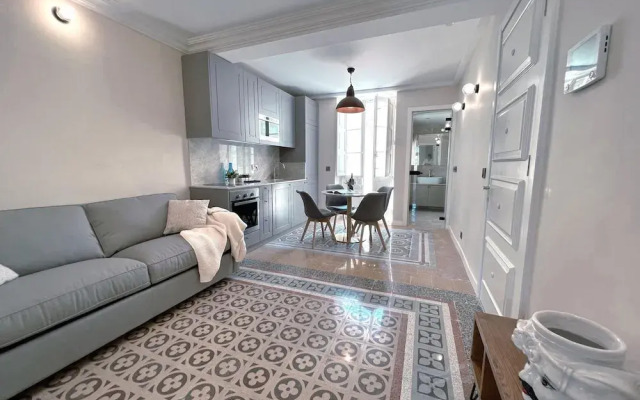 Local Living 2BR 2BA With Patio - Duplex Apartment