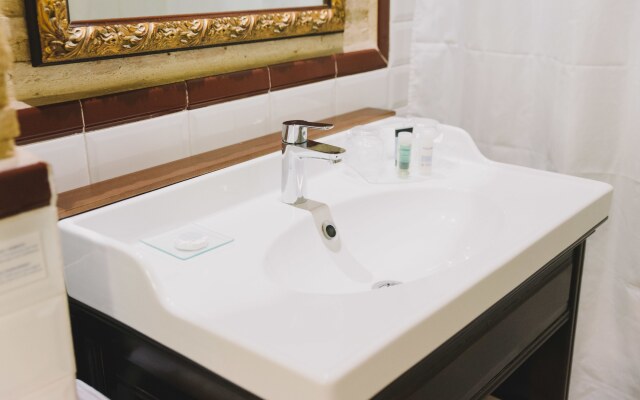 Ad Hoc Monumental Hotel