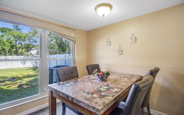 Tampa Bay- Large Pool home- Private Heated Pool!