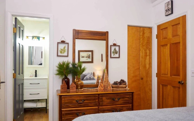 Newland Home w/ Fire Pit: 7 Mi to Grandfather Mtn