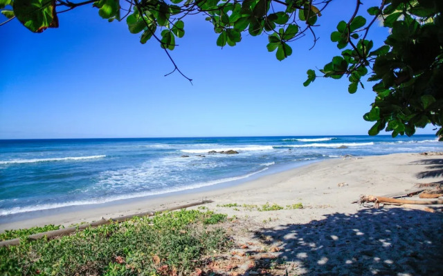 Makanas Beach Bungalows