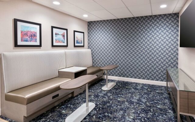 Hampton Inn Hartford/Airport