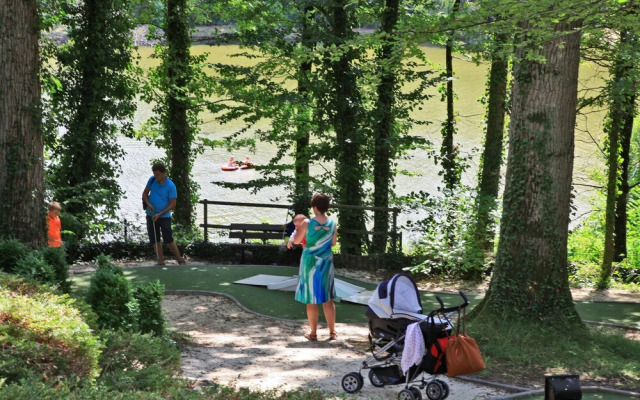 Castel Parc De Fierbois
