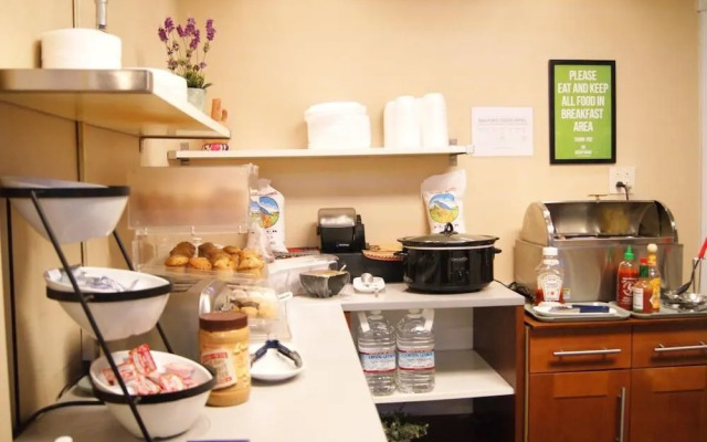 Americas Best Value Inn/brentwood Inn & Garden