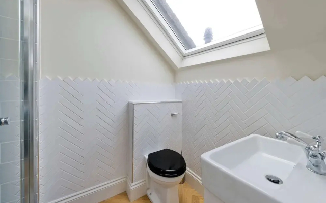 Central London 4BR Queens Park Family Home With Garden