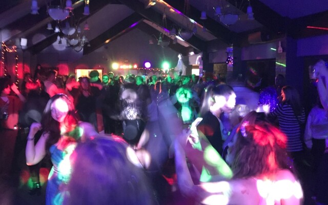 Cock Hotel Stony Stratford by Greene King Inns