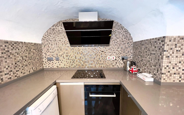 Spacious Two Bedroom Apartment in Westminster