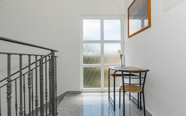 Stunning Apartment in Srima With Wifi and 2 Bedrooms