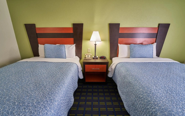The Mariner Resort Cape Cod by The Red Collection