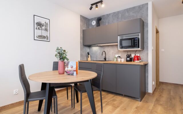 Modern Apartment Klimeckiego by Renters