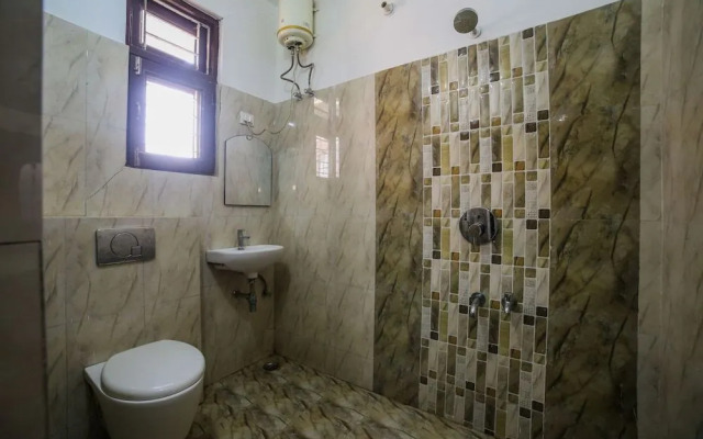 OYO Home 16423 Spacious 3BHK