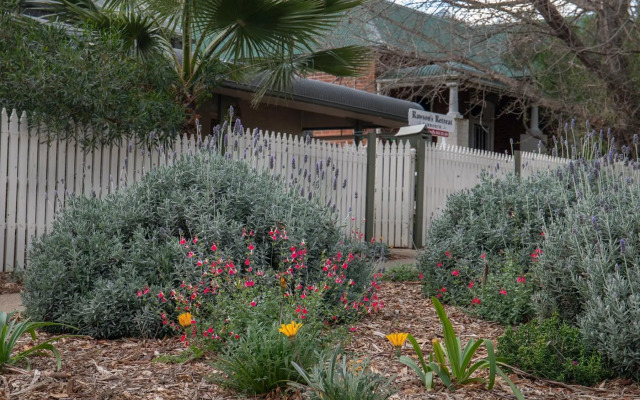 Rawson's Retreat - Five Bedroom Home - Walk CBD - Includes Breakfast