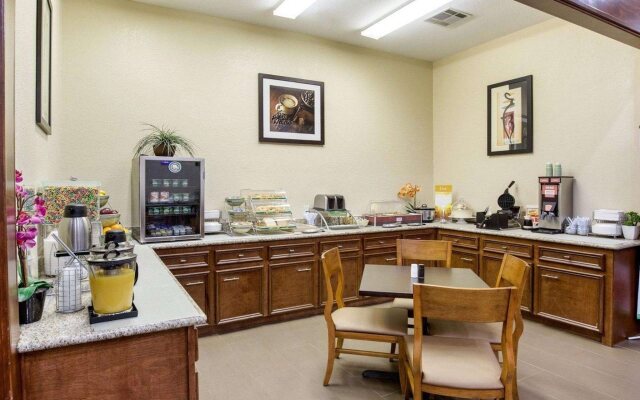 Quality Suites Houston NW Cy-Fair